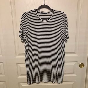 Brandy Melville T-Shirt Dress (Navy and White)